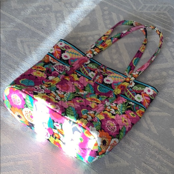 Beautiful Vera Bradley tote - Picture 4 of 9